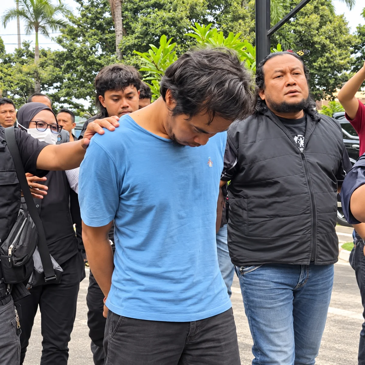 Polda Jawa Timur menyelidiki dugaan pembunuhan Dini Hardiyanti dan anaknya asal Megamendung, Kabupaten Bogor