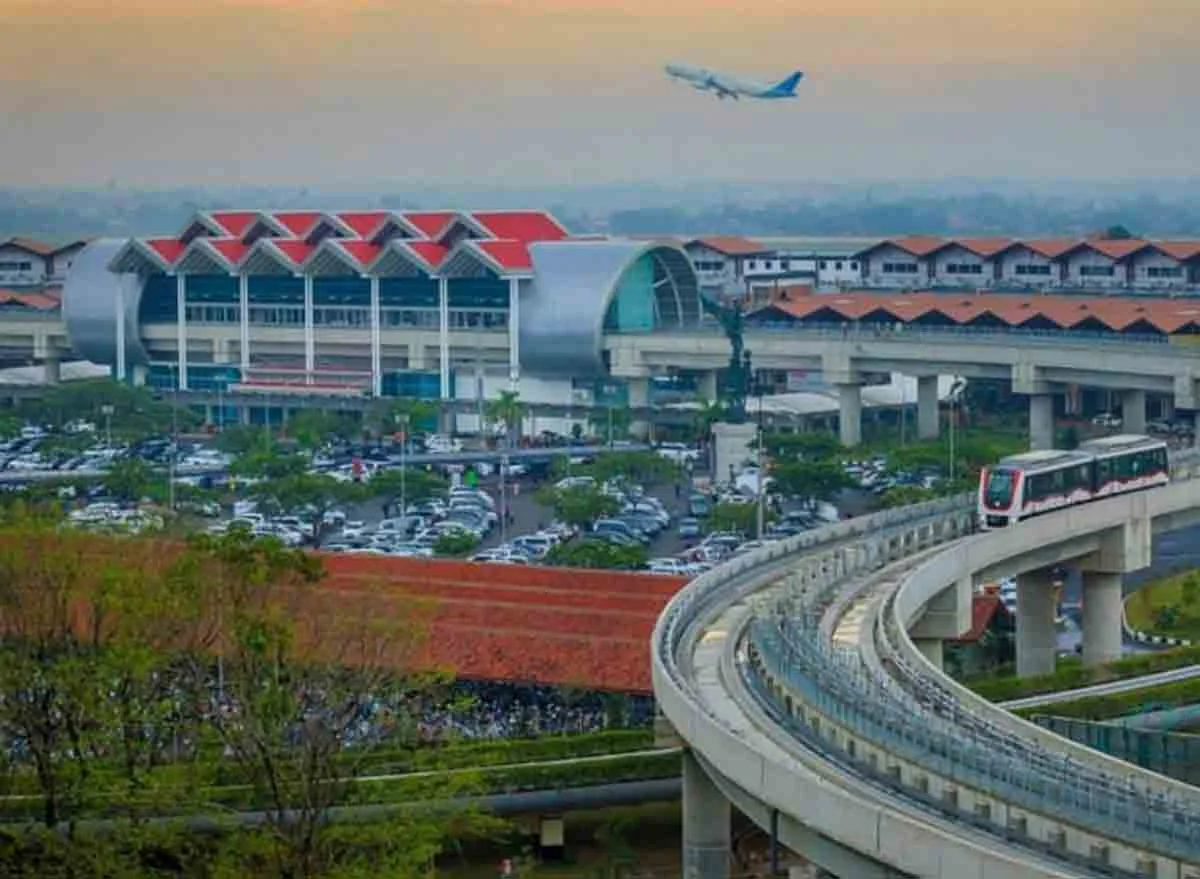 Bandara Soekarno Hatta. Ditjen Bea Cukai Kemenkeu menggagalkan penyelundupan 25,88 kg emas ilegal dari lima bandara di Indonesia.
