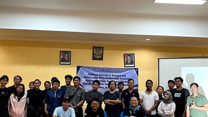 IPB University Gelar Pelatihan Keselamatan Kerja di Laut Bersama Komunitas Smiling Coral Indonesia di Kepulauan Seribu