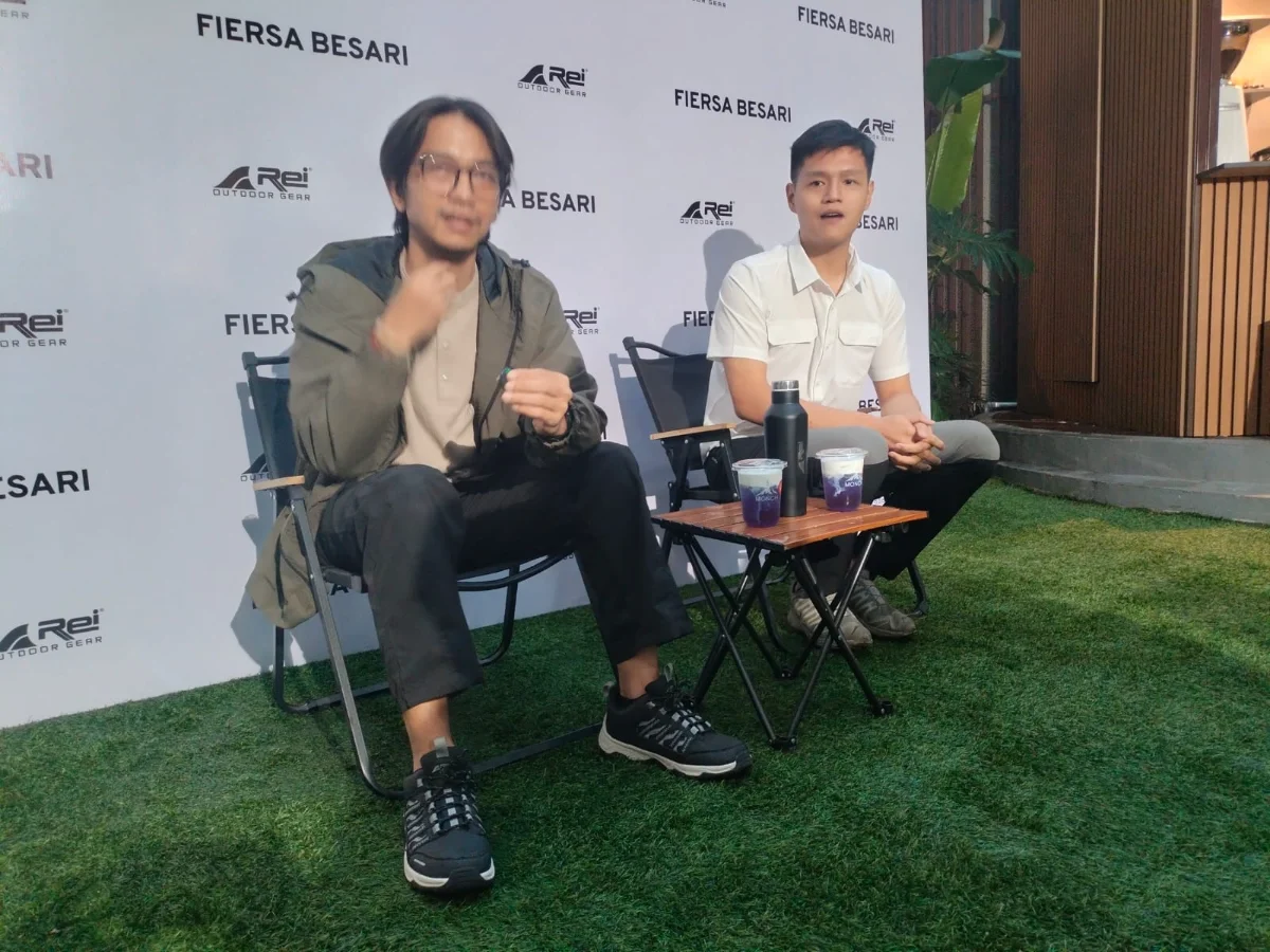 Fiersa Besari mengungkap tantangan mendaki Gunung Elbrus di Rusia.