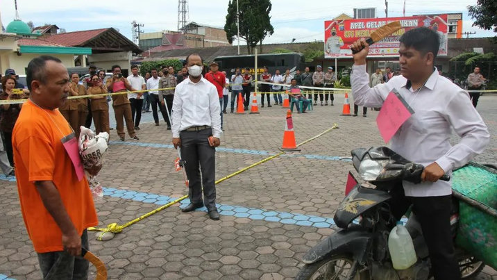 Polres Tanah Karo Gelar 35 Adegan Pada Rekonstruksi Pembunuhan di Desa Susuk