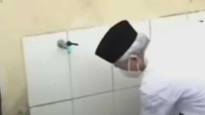 Usai Polemik Azan Maghrib, Kini Viral Video Ganjar Pranowo Jadi Marbot Masjid, Komentar Netizen Bikin Ngakak