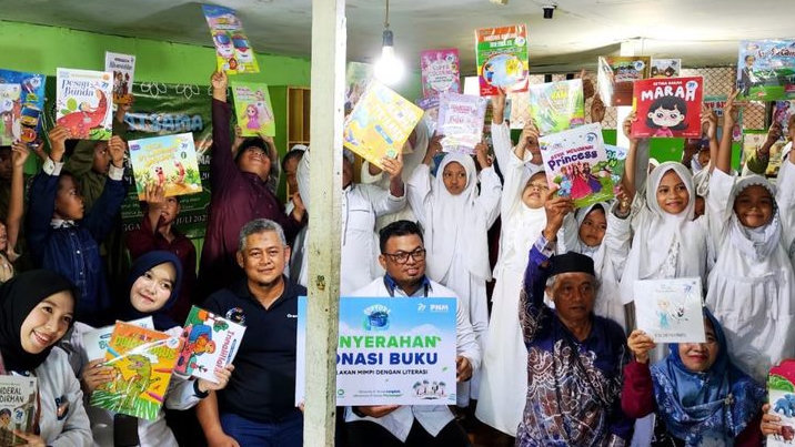 PNM Bersama Kompas Gramedia Salurkan 2.700 Buku untuk 27 Sekolah di Pedalaman