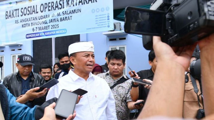 Sekda Jabar Dampingi Mensos RI Tinjau Operasi Katarak Gratis di Bandung, 200 Pasien Kurang Mampu Terbantu