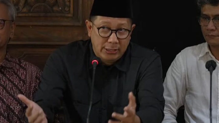 Goenawan Mohamad dan Mantan Menag Lukman Hakim Sambangi Kediaman Gus Mus Bahas Politik Terkini