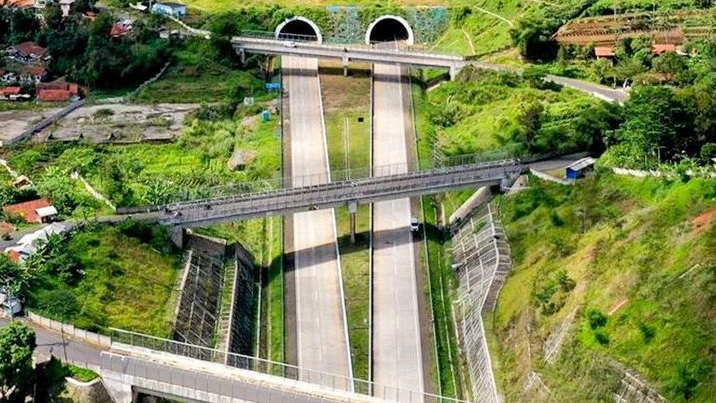 Tarif Tol Cisumdawu Berapa usai Diresmikan Jokowi? Lengkap Rute dan Golongan, Gratis 3 Minggu
