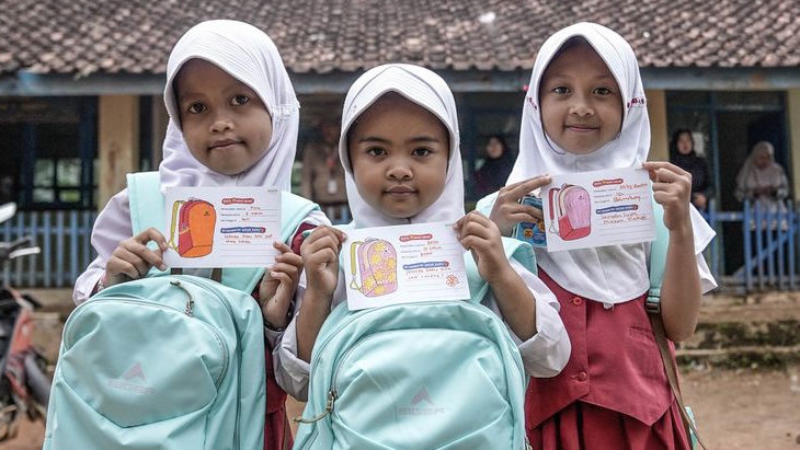 2.000 Tas Penuh Harapan: Misi EIGER Junior Menembus Pelosok Indonesia