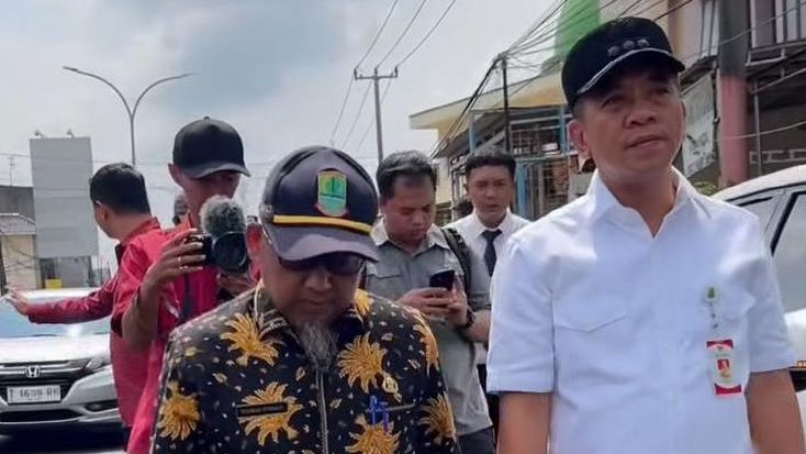 Bupati Karawang Pastikan Perbaikan Jalan Tak Sekadar Cepat, Tapi Berkualitas