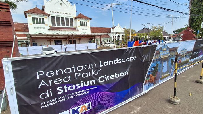 Lebih Estetis dan Nyaman KAI Daop 3 Cirebon Beautifikasi Area Parkir Depan Stasiun