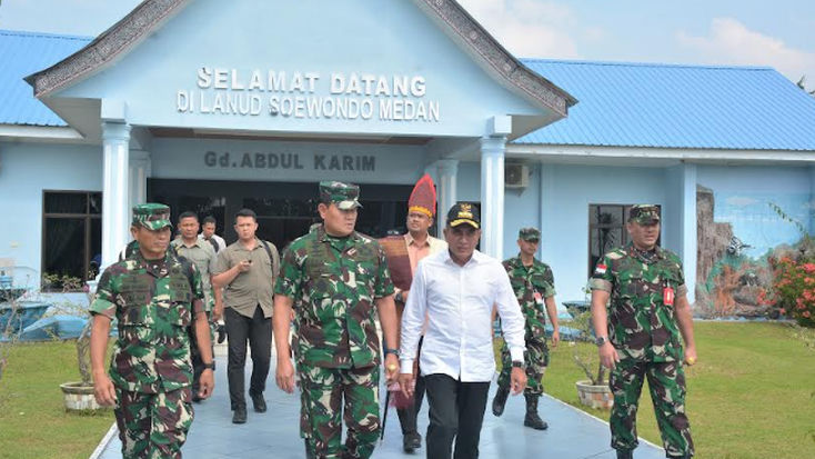 Panglima TNI Laksmana TNI Yudo Margono Kunjungan Kerja ke Sumut, Gubernur Edy Rahmayadi Sambut di Lanud Soewondo