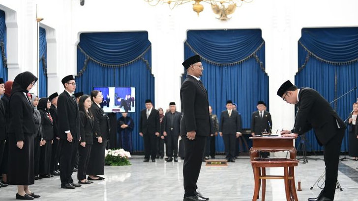 Gubernur Ridwan Kamil Lantik 1.664 PNS Fungsional, Minta Pegawai Beri Dedikasi Tinggi