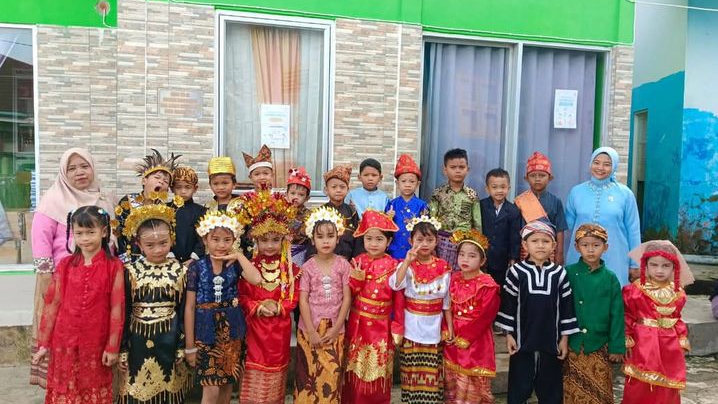 Warnai Hardiknas dengan Pesona Nusantara: 20 Baju Adat Pilihan Siap Tampil Memukau