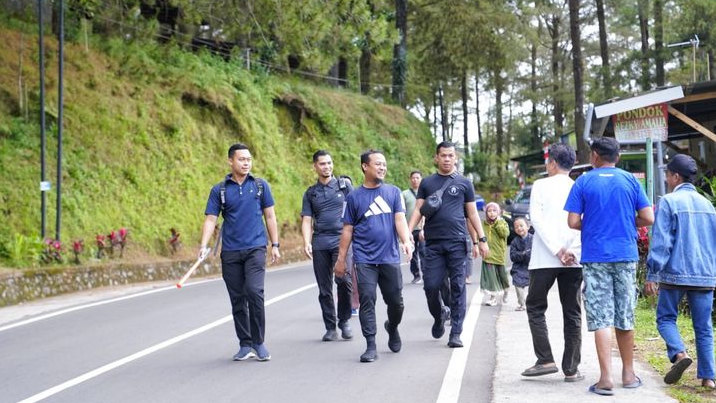 Gubernur Andi Sudirman Sulaiman Jalan Pagi 4 Km Lalu Kunjungi Pasar Sentral Malino