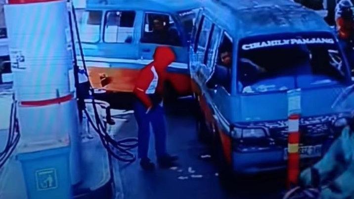 Viral Sopir Angkot Lempar Uang ke Petugas SPBU Cimahi, Sikapnya Tuai Kecaman Netizen