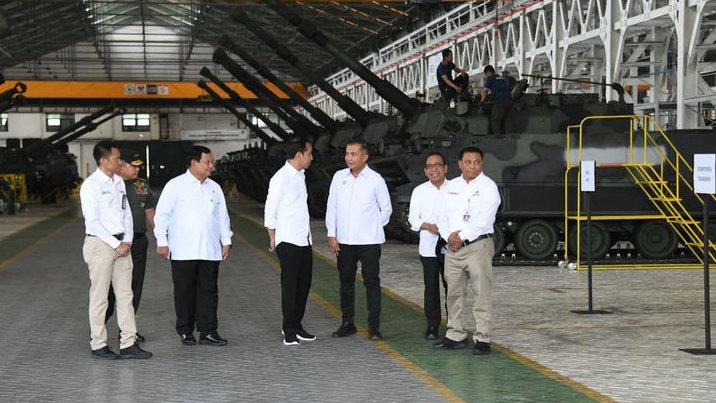 Bey Machmudin Dampingi Presiden Jokowi Tinjau Depo Kereta Cepat di Tegalluar