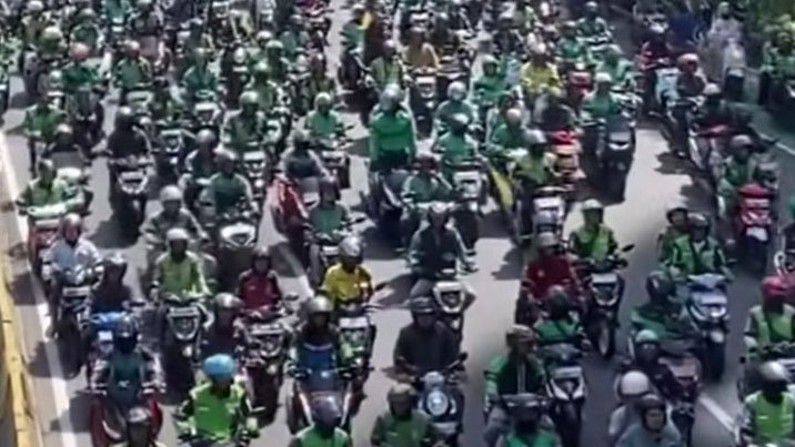 Aksi Solidaritas Ojol Bikin Merinding Ketika Musibah Menimpa Mitra, Jakarta Berubah Menjadi Hijau