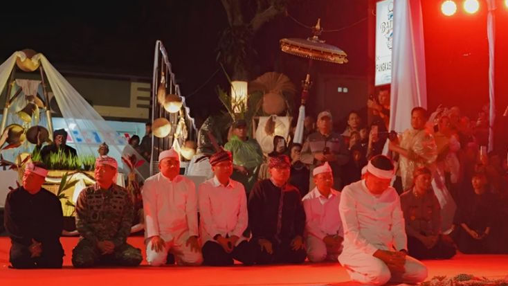 Milangkala Tatar Sunda di Garut Pecah, Kirab Mahkota Binokasih Disambut Ribuan Warga