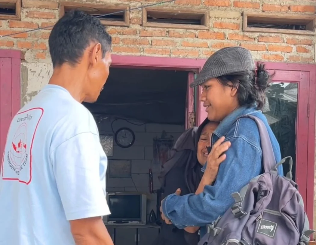 Sandi Al Ayubi Sambangi Keluarga Korban Dugaan Pembunuhan di Karyamulya, Desak Kasus Diusut Tuntas. (POJOKSATU.id)