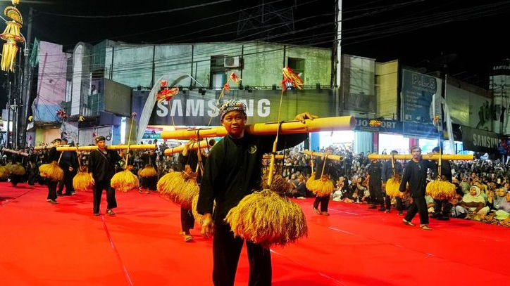 KDM Siap Sulap Alun-alun Karawang Jadi Kota Tua Bernuansa Cinta dan Budaya Sunda