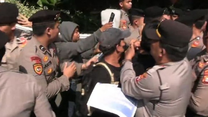 Diduga Terlibat Gratifikasi, Pejabat DPRD Provinsi Banten di Protes Mahasiswa di Kejagung