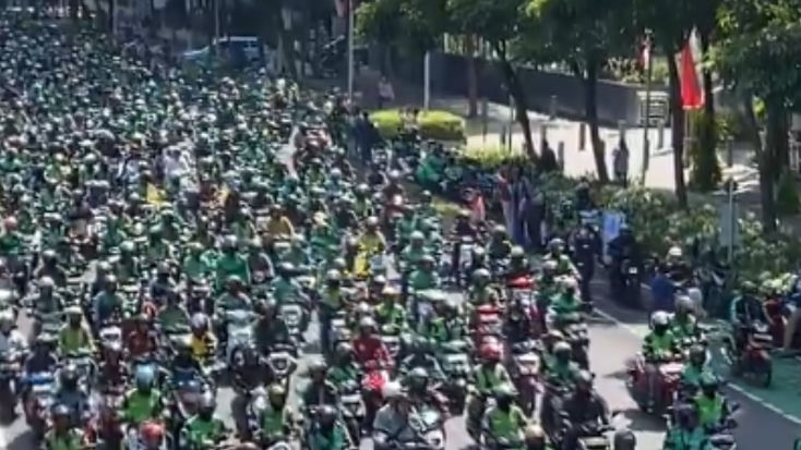 Rakyat Berduka, Ribuan Driver Ojol Antarkan Jenazah Affan Kurniawan ke Pemakaman Karet Bivak