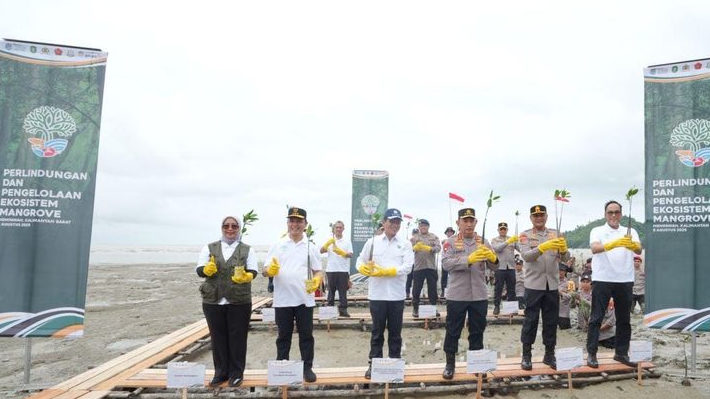 ANTAM, HariMangrove, LingkunganHidup, PesisirIndonesia, ESG, PelestarianAlam, KalimantanBarat, MangroveIndonesia