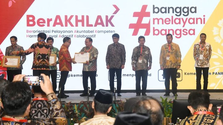 Tata Kelola Pengadaan ASN Terbaik, Kemenkumham Terima Penghargaan dari Menpan RB