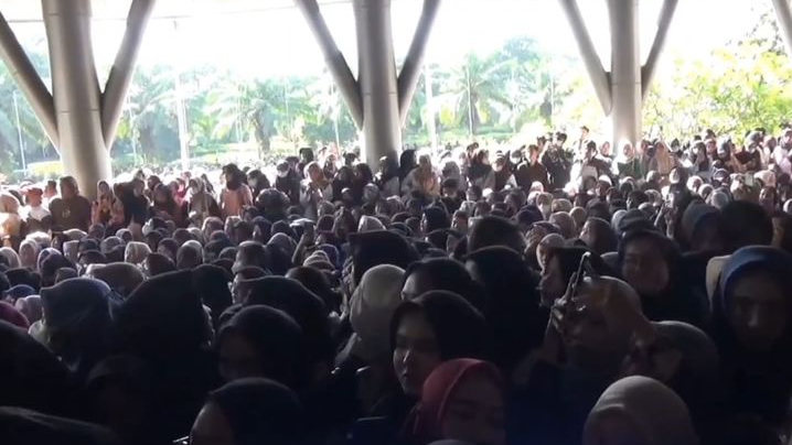 Job Fair Bekasi Ricuh Potret Gagalnya Pemerintah Serap Tenaga Kerja