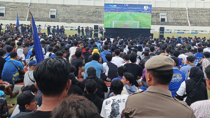 Ribuan Bobotoh Padati Stadion Watubelah, Persib Bandung Pastikan Gelar Juara Ketiga Berturut-turut
