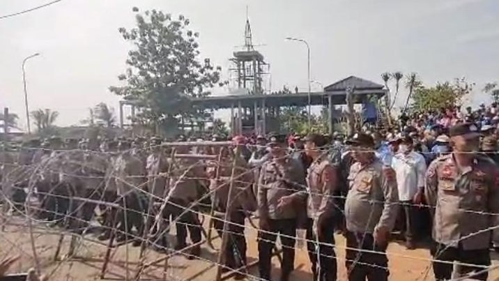 Warga Teriak-teriak di Depan Al Zaytun Tuntut Usut Dugaan Aliran Sesat, MUI Sudah Gerah