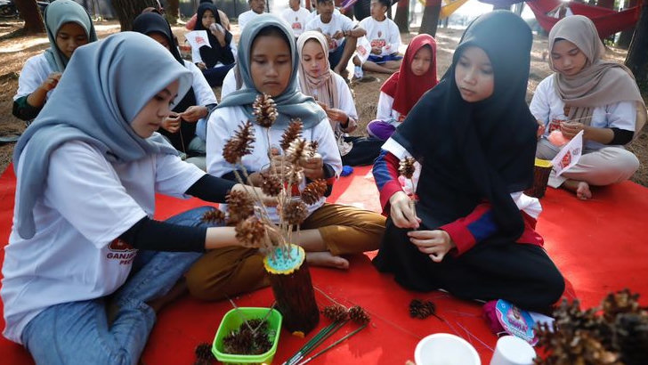 Pemuda dan Perempuan Ganjar Gelar Pelatihan Membuat Suvenir di Gowa