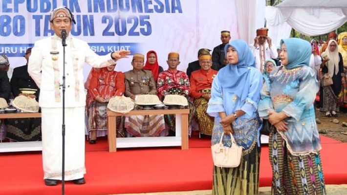 Peringatan HGN 2025 di Luwu Timur: PPPK Paruh Waktu Terima SK, Guru Wilayah Terpencil Dapat Hadiah Motor