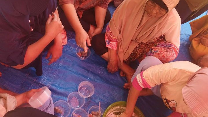 Sukarelawan Ganjar Beri Pelatihan Ibu-Ibu Cara Pembuatan Bakso Aci