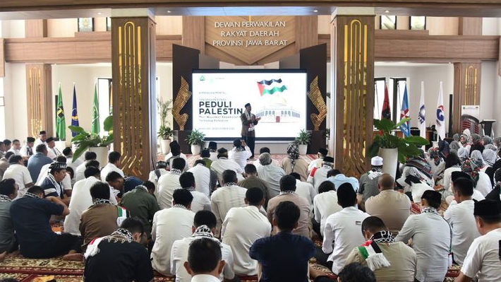 Sekretariat DPRD Jawa Barat Menyerahkan Donasi Peduli Palestina