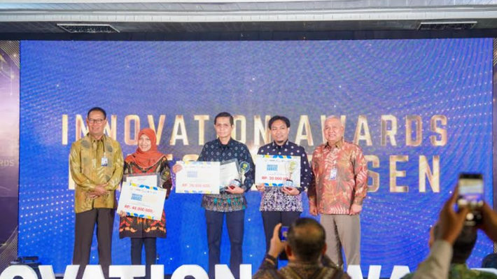 Dua Dosen FISIP UNNES Raih Penghargaan Innovation Award 2025