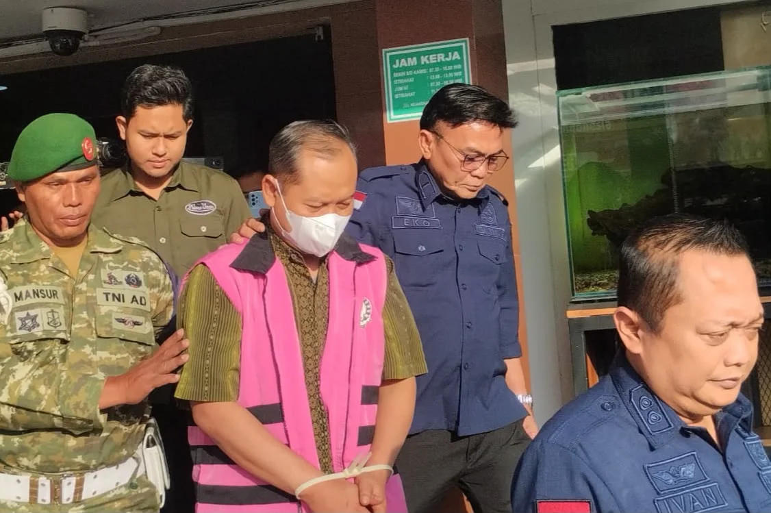 Kejari Jember saat menahan tersangka S. (Dok. Ist)