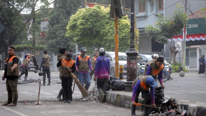 Ricuh May Day di Kota Bandung: Fasilitas Publik Rusak Parah, Kerugian Tembus Rp400 Juta
