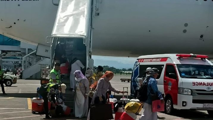 Jemaah Haji Kloter Pertama Debarkasi Makassar Tiba, 1 Orang Meninggal Dunia