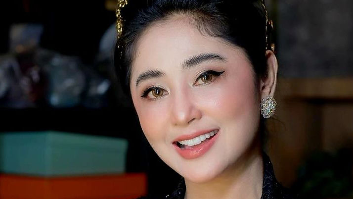 Kesal Dibandingkan dengan Pedangdut Soleha, Dewi Perssik : Jangan Agungkan Orang yang Kalian Enggak Tahu Aslinya