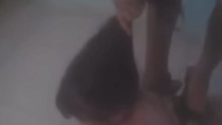 Video Viral Ibu Injak dan Jambak Anak Perempuannya Sambil Ngerokok, Sahroni : Biadab!