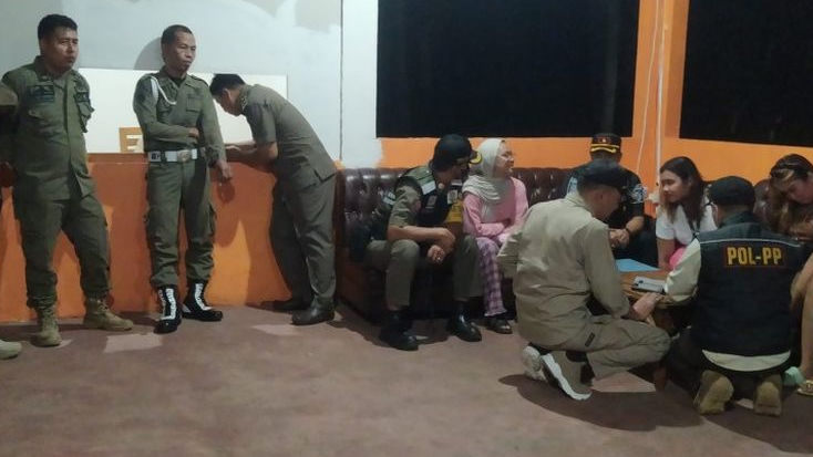 Satpol PP Kepulauan Selayar Razia Restoran-Rumah Bernyanyi