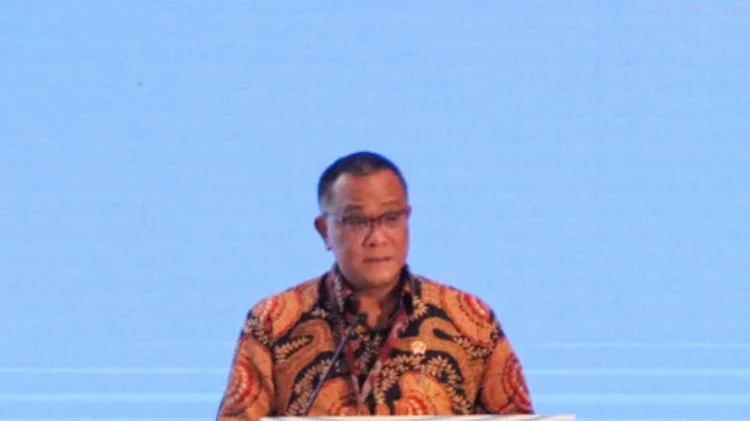 Menteri Lingkungan Hidup Mohammad Jumhur Hidayat menyampaikan perkembangan verifikasi perusahaan terkait karhutla.