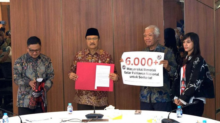 Penolakan Gelar Pahlawan Nasional untuk Soeharto Diterima Kemensos
