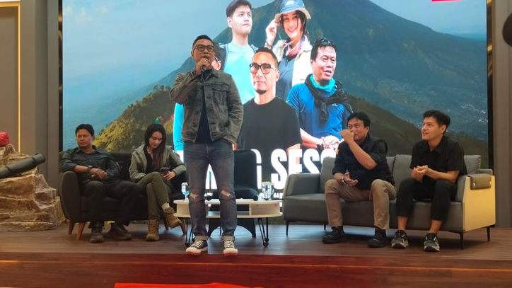 Arei Ikut Naik Gunung Bareng 'Merbabu', Kisah Haru Adi Naff di Puncak
