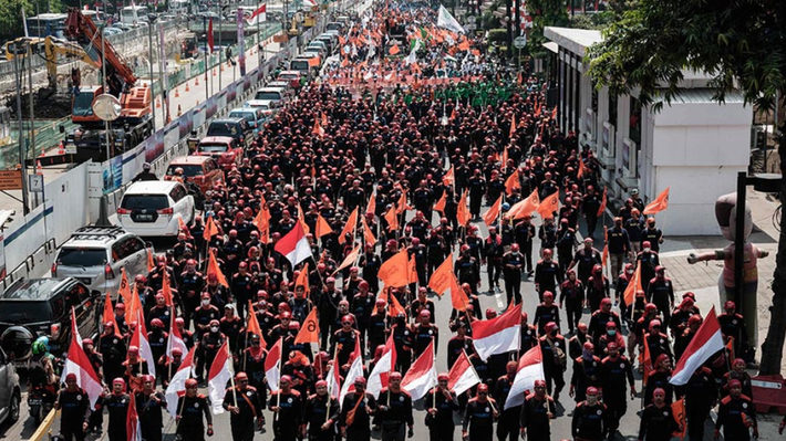 Jakarta Macet Parah, Ribuan Buruh Padati Senayan, Polisi Kerahkan 1.400 Personel Kawal Aksi Damai di DPR