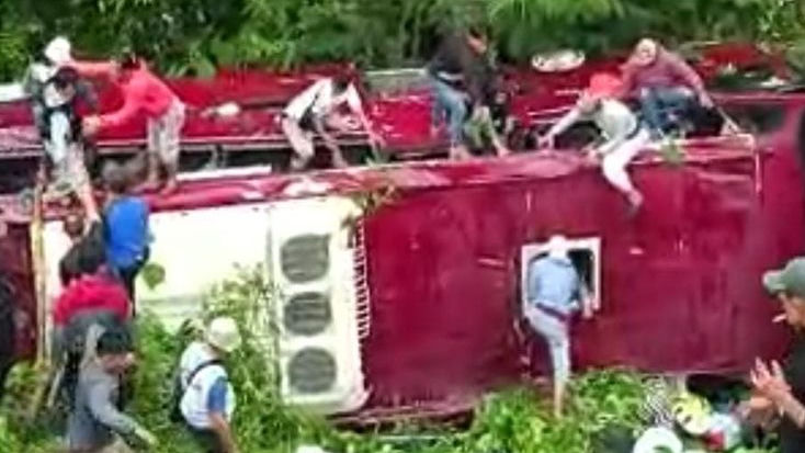 Wali Kota Tangsel Terbang Temui Korban Bus Rem Blong yang Kecelakaan di Guci Tegal