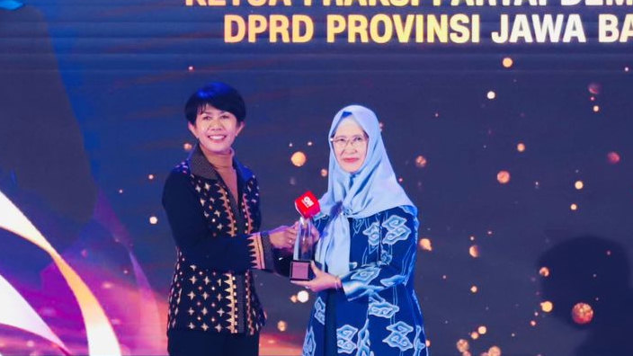 Anggota DPRD Jabar dr Ratnawati Raih Penghargaan Kartini CNN Indonesia
