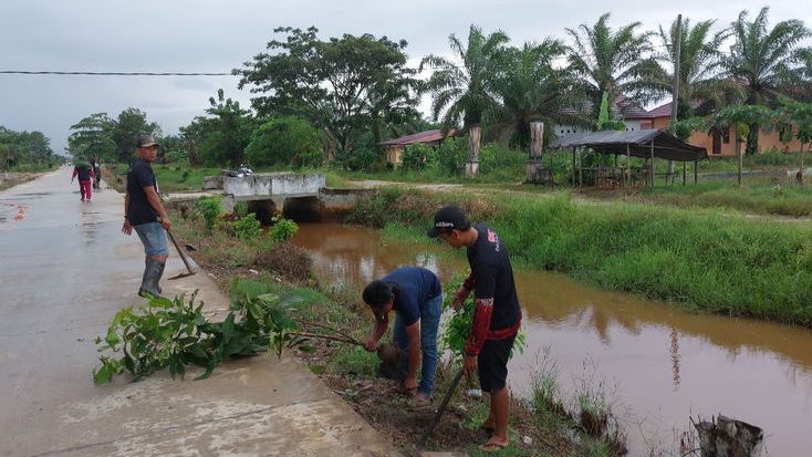 Sukarelawan Ganjar Gelar Pelatihan Membuat Gelang Bareng Komunitas Kejora Kreatif di Kalteng