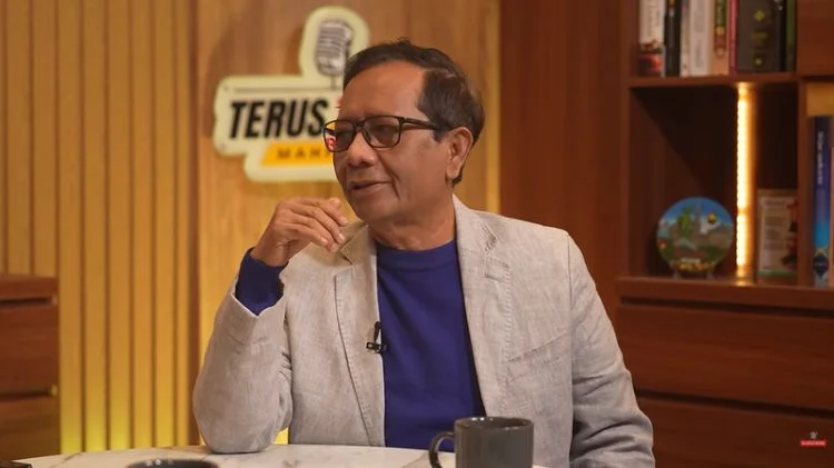 Mahfud MD menanggapi putusan MA terkait surat penyetaraan ijazah SMA Gibran Rakabuming Raka.