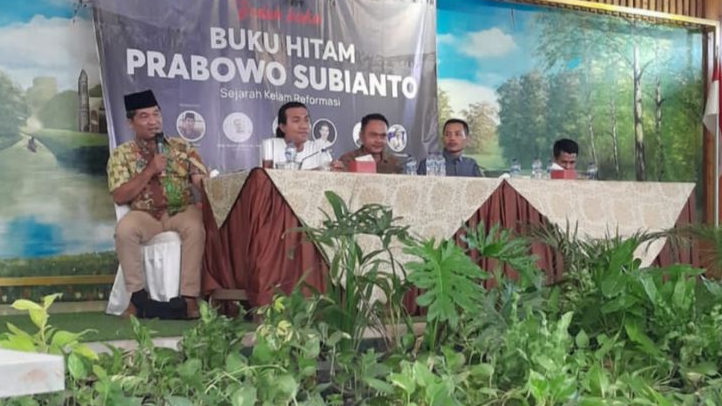 Di Momen Hari HAM, Aktivis Mahasiswa Banten Mengadakan Bedah Buku Hitam Prabowo Subianto
